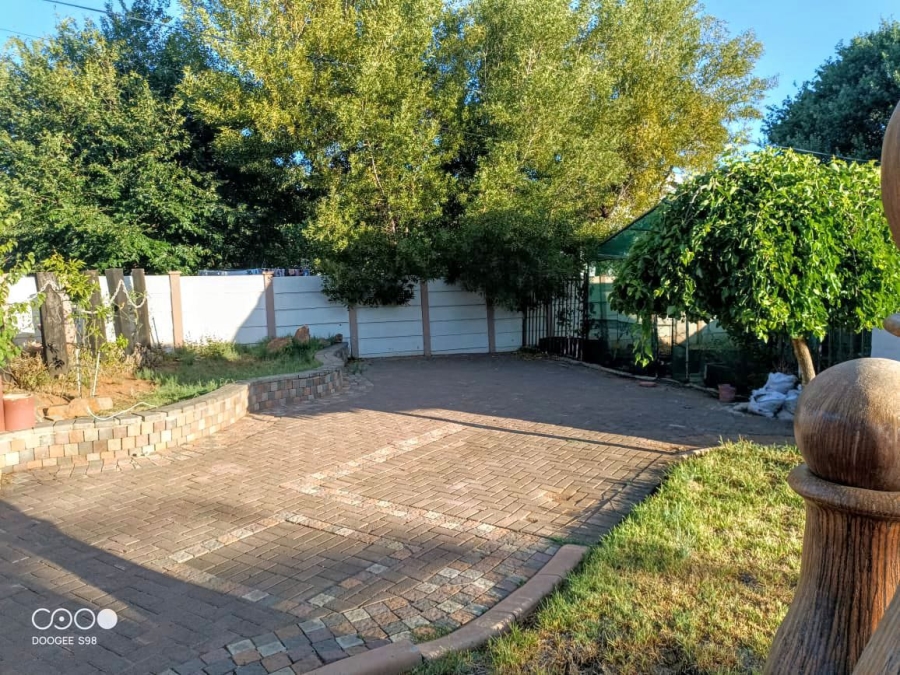 4 Bedroom Property for Sale in Langenhovenpark Free State